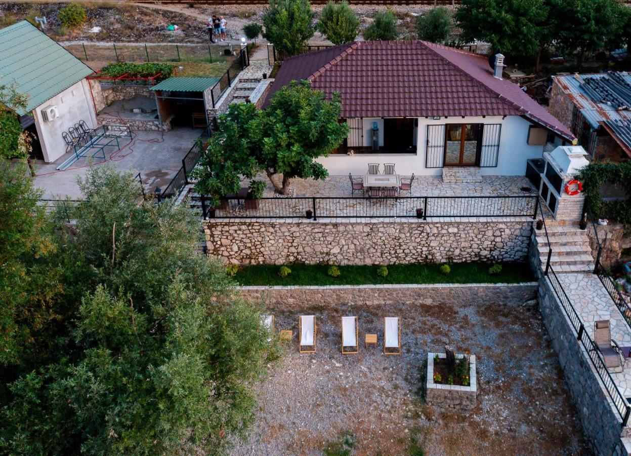 Luxury House Lotos Apartment Golubovci Exterior photo