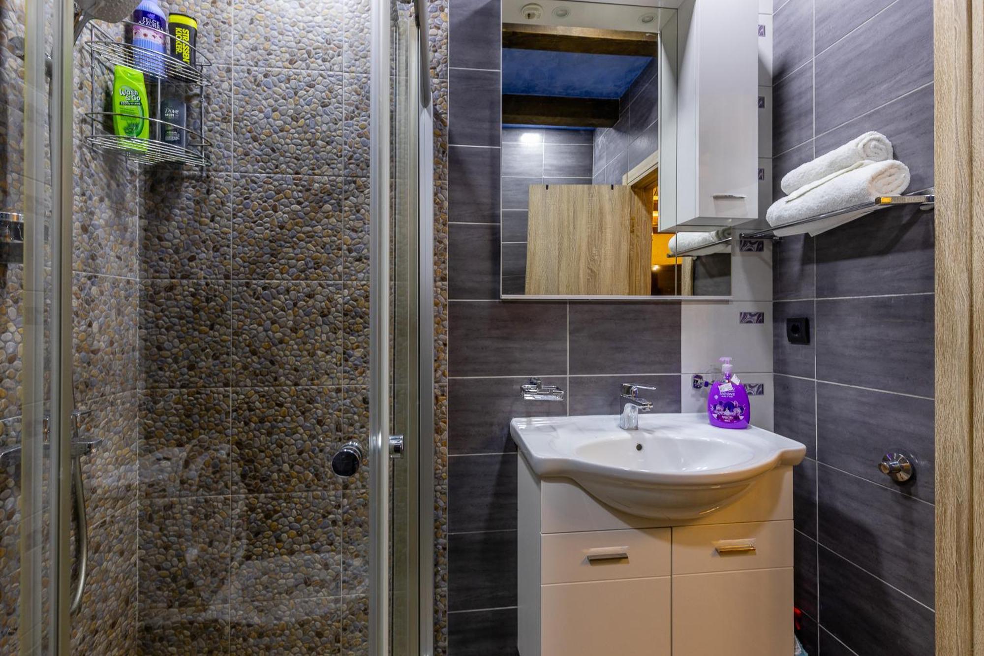 Luxury House Lotos Apartment Golubovci Exterior photo